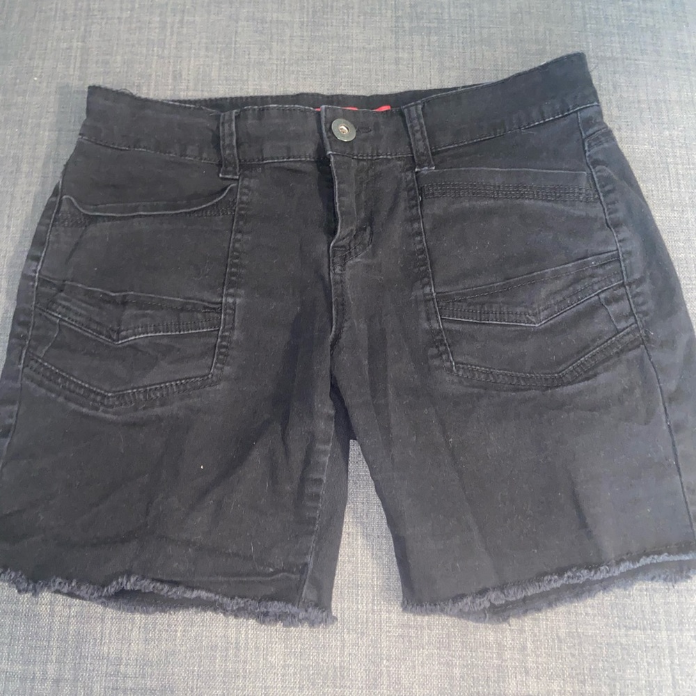 Short black jeans